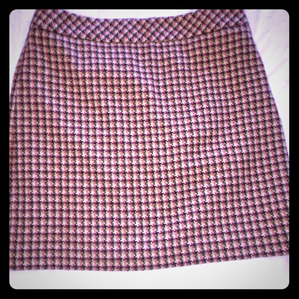 Houndstooth tweed miniskirt